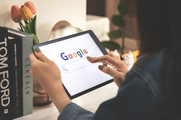 AI-powered SEO strategies adapting to Google's latest search updates and quality guidelines for better rankings.